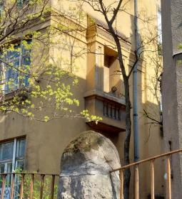 Thököly úti magányos nő szobra