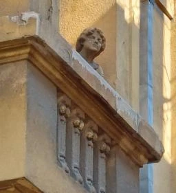 Thököly úti magányos nő szobra