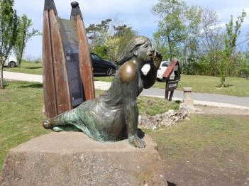 Tihanyi visszhang szobor Tihany