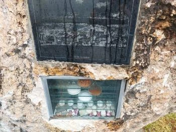 Timföldgyár emlékmű Almásfüzitő