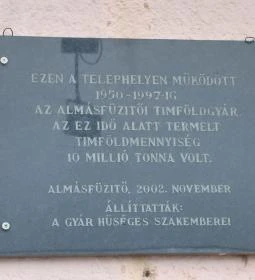 Timföldgyár emlékmű