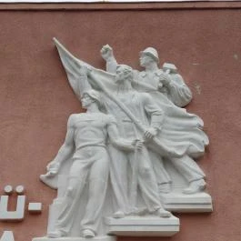 Timföldgyár emlékmű, Almásfüzit? - Egyéb