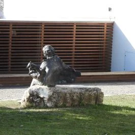 Tinódi Lantos Sebestyén szobor Eger - Külső kép