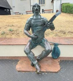 Tinódi Lantos Sebestyén szobra