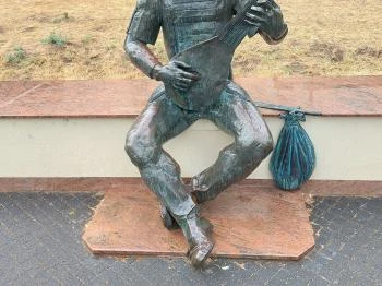 Tinódi Lantos Sebestyén szobra Nyírbátor