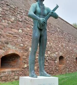 Tinódi Lantos Sebestyén szobra