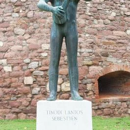 Tinódi Lantos Sebestyén szobra Szigetvár - Külső kép