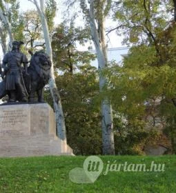 Tiszti hősi emlékmű