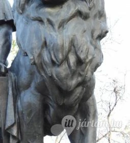 Tiszti hősi emlékmű