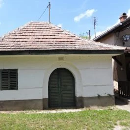 Töki pincesor Tök - Külső kép