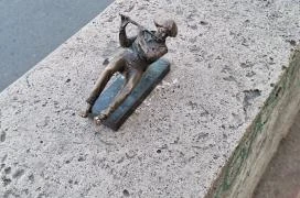 Török Ádám miniszobor Budapest