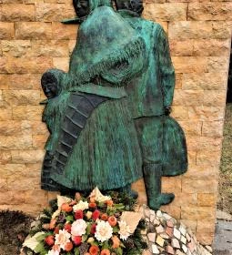 Törökbálinti kitelepítettek emlékműve