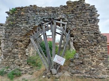 Töttöskáli templomrom Szentbékkálla
