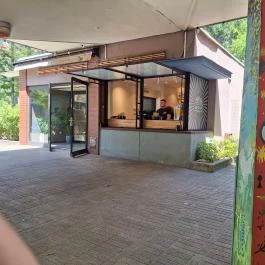 Zsiráf Tranzit, Budapest - Külső kép