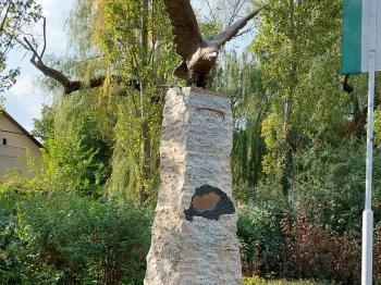 Trianon emlékmű Törökbálint