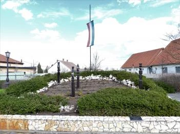 Trianon-emlékmű Jászladány