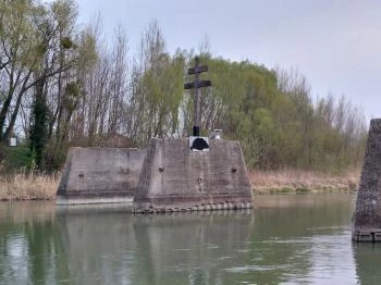 Trianon emlékmű Kimle