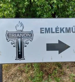 Trianon emlékmű