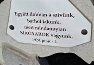 Trianon emlékmű Mórichida