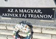 Trianon emlékmű Mórichida