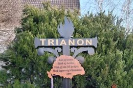 Trianon emlékmű Baracska