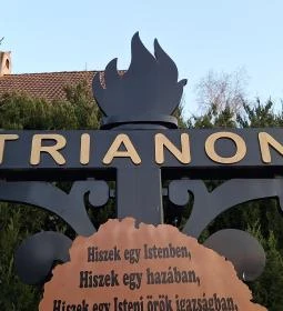 Trianon emlékmű