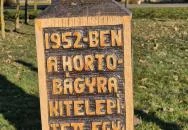 Trianon emlékmű Egyházashollós