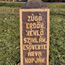 Trianon emlékmű, Egyházashollós - Külső kép