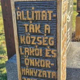 Trianon emlékmű, Egyházashollós - Külső kép