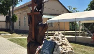 Trianon emlékmű Füle - Külső kép