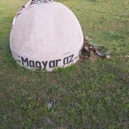 Trianon liget, Kiskunhalas - Egyéb