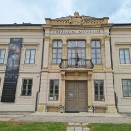 Trianon Múzeum Várpalota - Külső kép