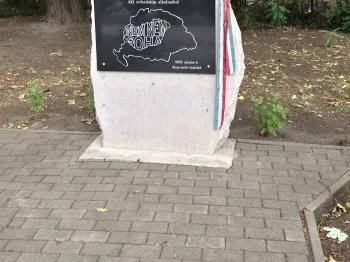 Trianoni emlékhely Aba