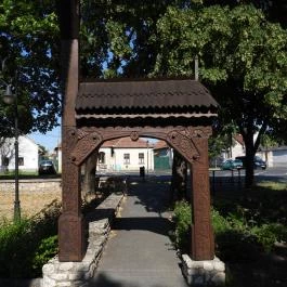 Trianoni emlékmű Tapolca - Külső kép