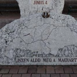 Trianon emlékmű, Dad - Egyéb