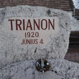 Trianon emlékmű, Dad - Egyéb