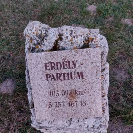 Trianon emlékmű, Dad - Egyéb