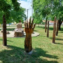 Trianoni emlékmű Tápióbicske - Külső kép