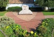 Trianon emlékmű Dad