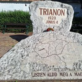 Trianon emlékmű, Dad - Egyéb