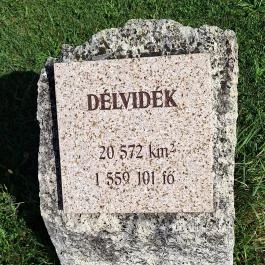 Trianon emlékmű, Dad - Egyéb