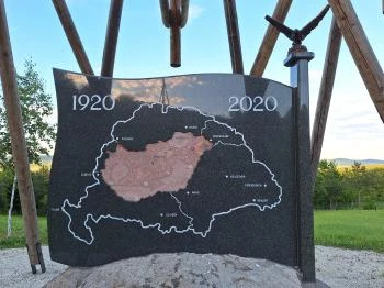 Trianoni emlékmű Mikóháza