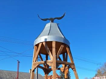 Turulos harangláb Réde