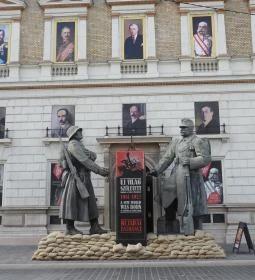 Új világ született kiállítás