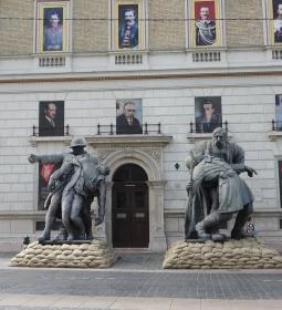 Új világ született kiállítás