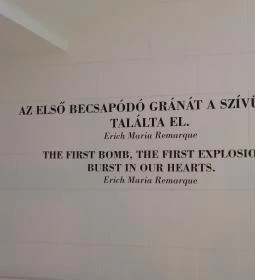 Új világ született kiállítás