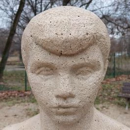 Ülő fiú, Budapest - Egyéb