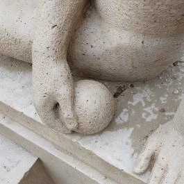 Ülő fiú, Budapest - Egyéb