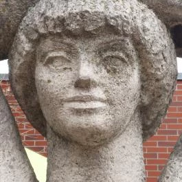 Ülő nő, Budapest - Egyéb