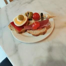 Ultramarinos Martinez, Budapest - Étel/ital